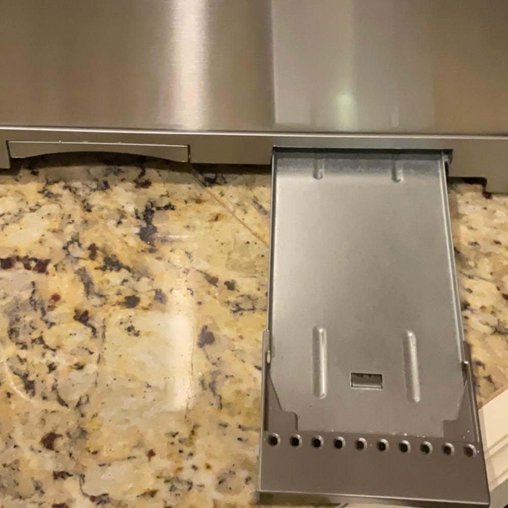 As new, mint condition, never used CUISINART 4 slice bagel/toaster. Stainless - Picture 7 of 10